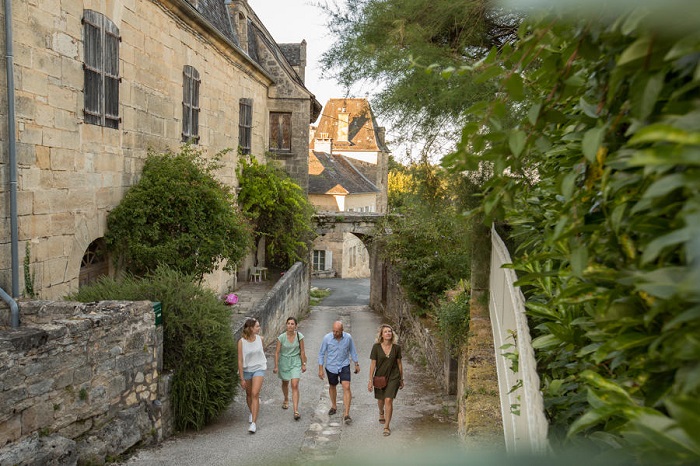 6177ceae000000 - Saint Robert @Malika Turin